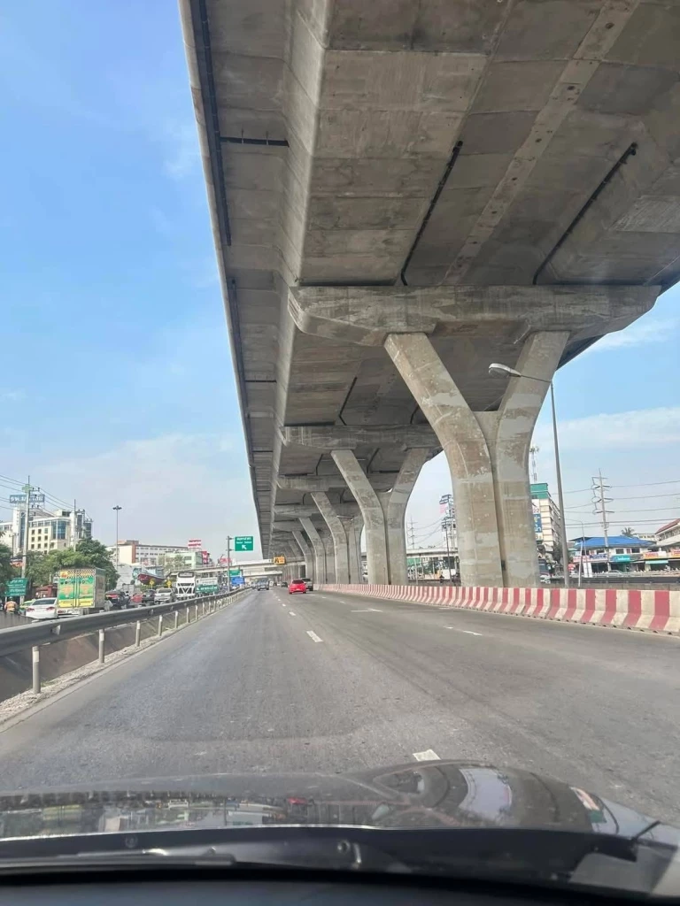 ด่วน! "สส.ณัฐพงษ์" โพสต์ "เหยื่อก้อนปูนยักษ์พระราม 2 ร่วงทะลุกระจกรถ" สาหัสตับฉีก