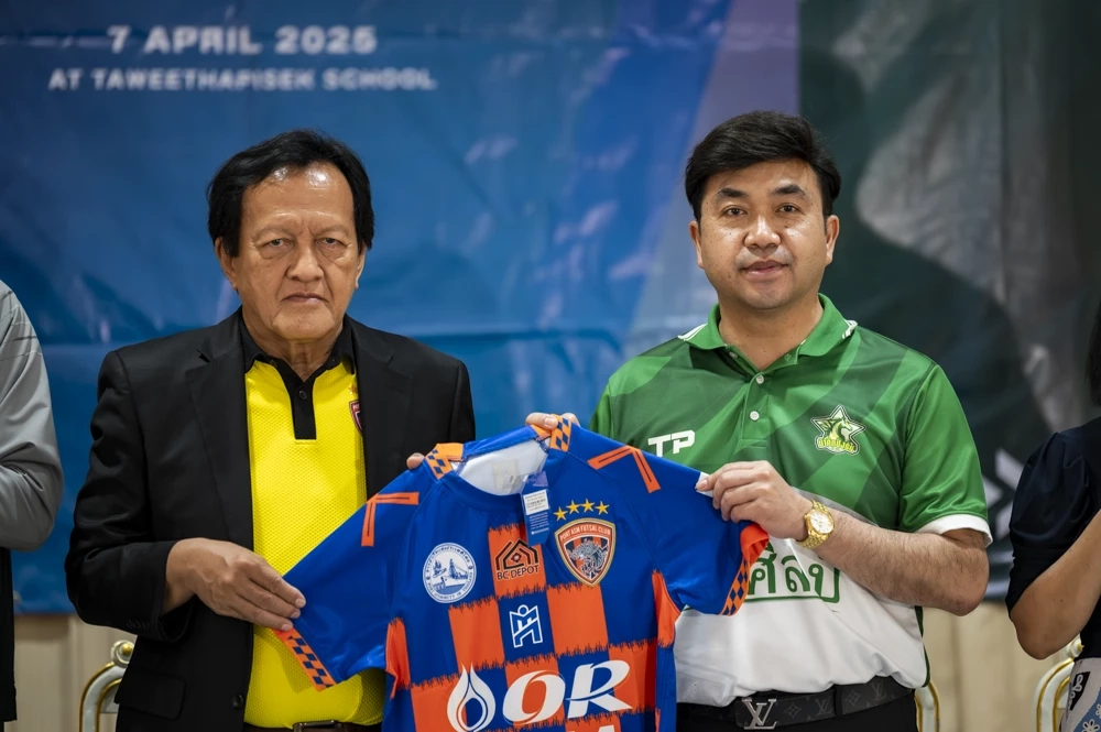 \"รร.ทวีธาฯ\" จับมือสโมสรการท่าเรือฯ เซ็น MOU ปั้นดาวฟุตซอล