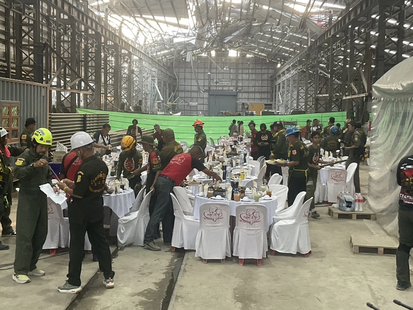 กู้ภัยจัดโต๊ะจีนเลี้ยงผี คนงานตึก สตง.ถล่ม ไม่หวั่นเป็นดราม่า