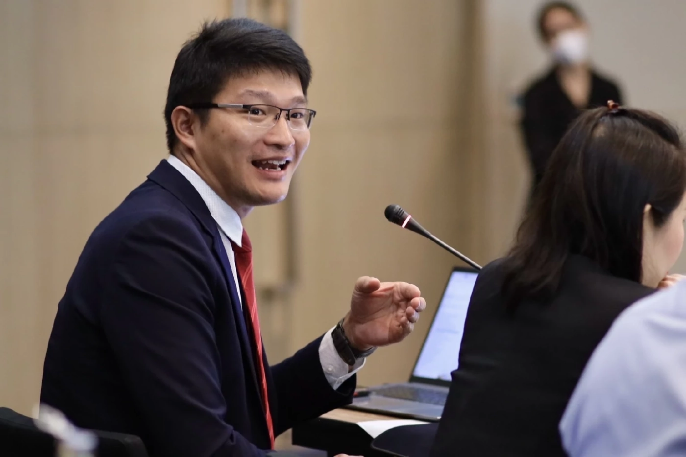 รศ.ดร.สุรศักดิ์ บุญเรือง ผู้ช่วยคณบดีคณะนิติศาสตร์ ศูนย์ลำปาง ในฐานะอาจารย์ประจำศูนย์กฎหมายทรัพยากรธรรมชาติและสิ่งแวดล้อม มหาวิทยาลัยธรรมศาสตร์ (มธ.) 