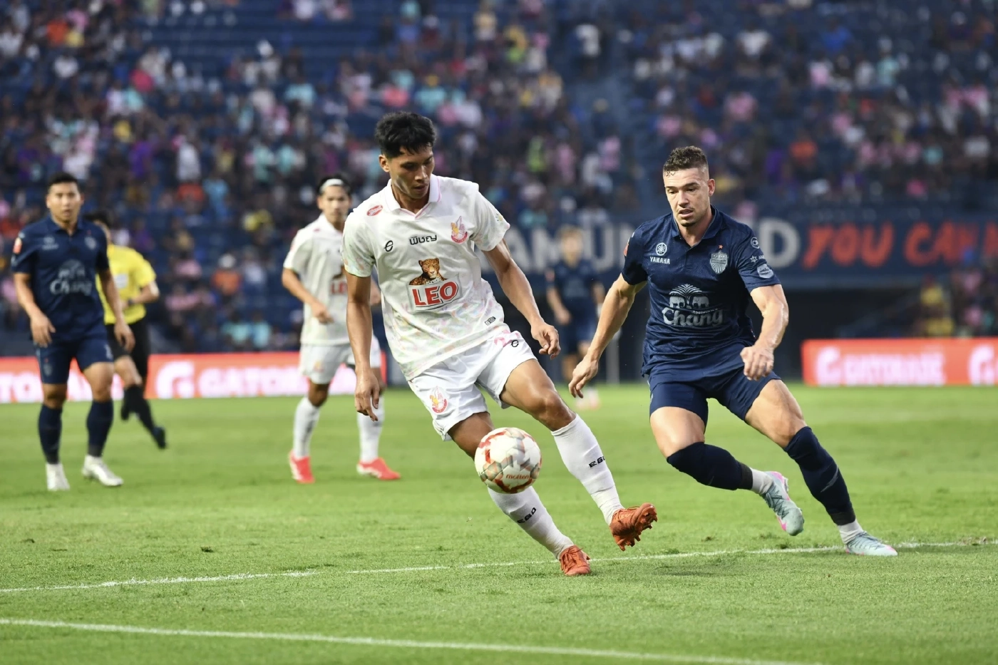 "บุรีรัมย์" ถล่ม หนองบัว 7-0 ผงาดคว้าแชมป์ไทยลีกสมัย 10