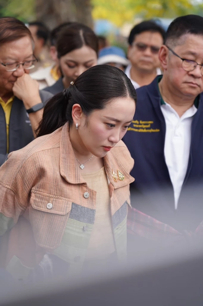 ภาพ นายกรัฐมนตรี มีอาการอ่อนเพลีย ระหว่างตรวจราชการ จ.นครพนม 