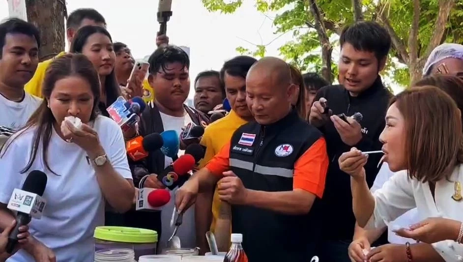 "หม่ำ จ๊กมก" ทำอาหารอีสาน พร้อมมอบเงินช่วยเหลือญาติผู้ประสบภัย "ตึก สตง.ถล่ม"