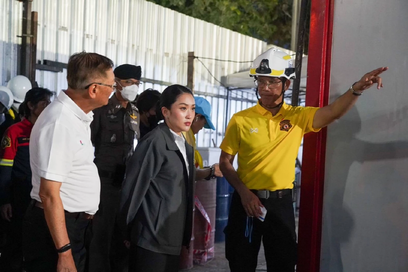 "นายกฯ" ไปจุด"ตึกสตง.ถล่ม" ให้กำลังใจ จนท. ถามอยากได้อะไรเพิ่ม