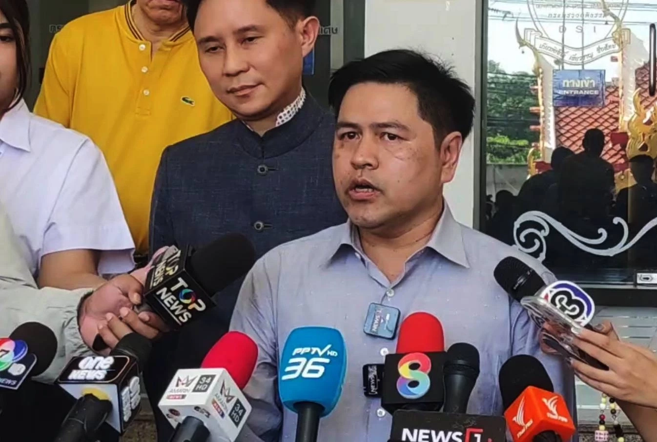 "อ.ปานเทพ" พา "อดีตข้าราชการ สตง." ให้ข้อมูล "ดีเอสไอ" คดี "ตึก สตง.ถล่ม"