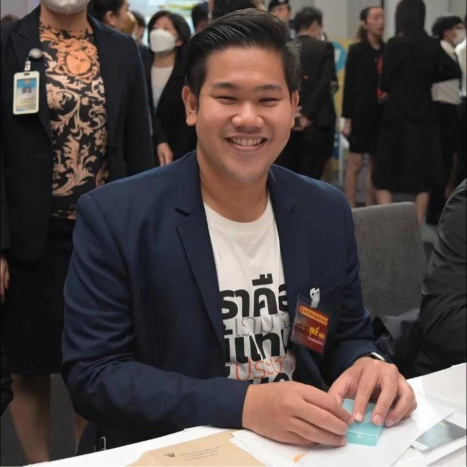 ด่วน! "สส.ณัฐพงษ์" โพสต์ "เหยื่อก้อนปูนยักษ์พระราม 2 ร่วงทะลุกระจกรถ" สาหัสตับฉีก