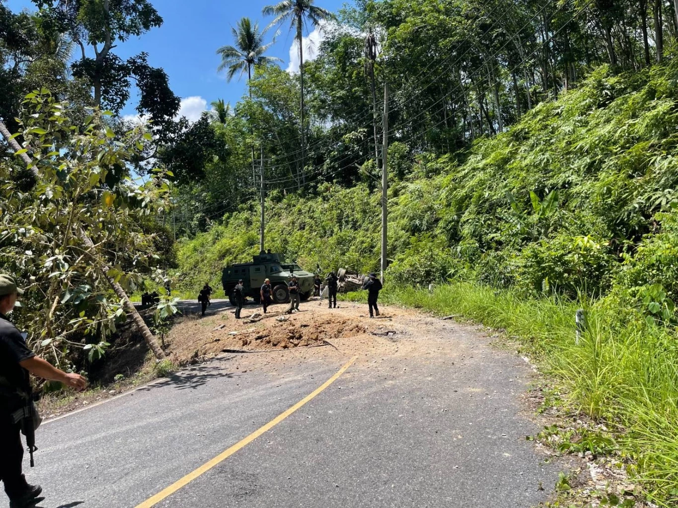 โจรใต้ ลอบวางบึ้มรถหุ้มเกราะ ตชด. เสียชีวิต  2  บาดเจ็บ 1 นาย