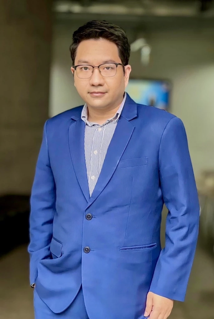 รศ.ดร.ดุลยภาค ปรีชารัชช นายกสมาคมภูมิภาคศึกษา และอาจารย์ประจำสาขาเอเชียตะวันออกเฉียงใต้ศึกษา มหาวิทยาลัยธรรมศาสตร์ (มธ.) 