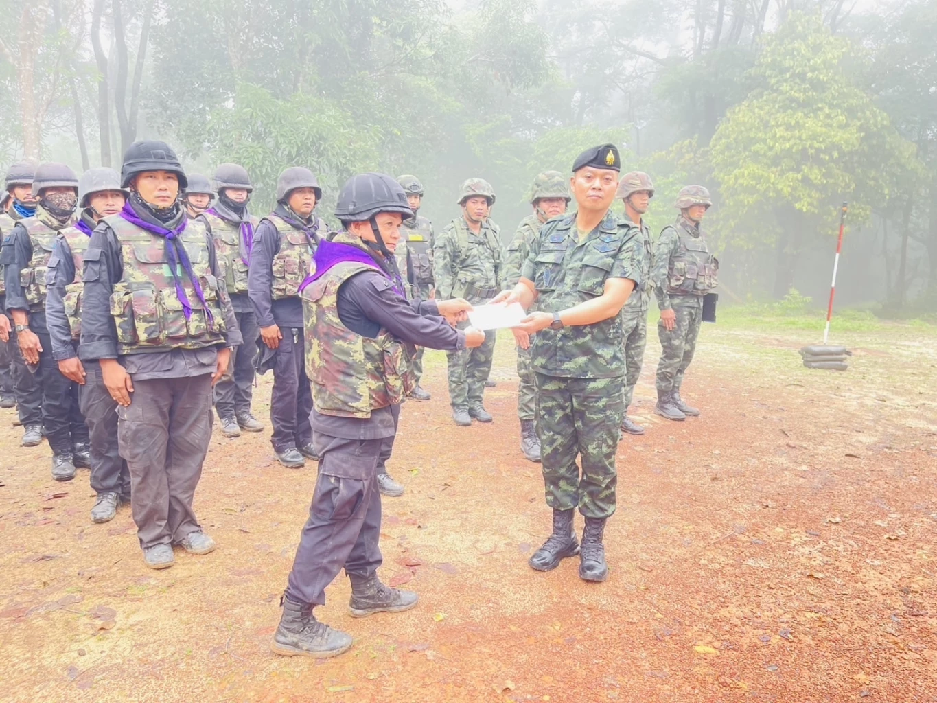 พล.ท.บุญสิน พาดกลาง มทภ.2 ตรวจเยี่ยมกำลังพลจุดปะทะช่องบก