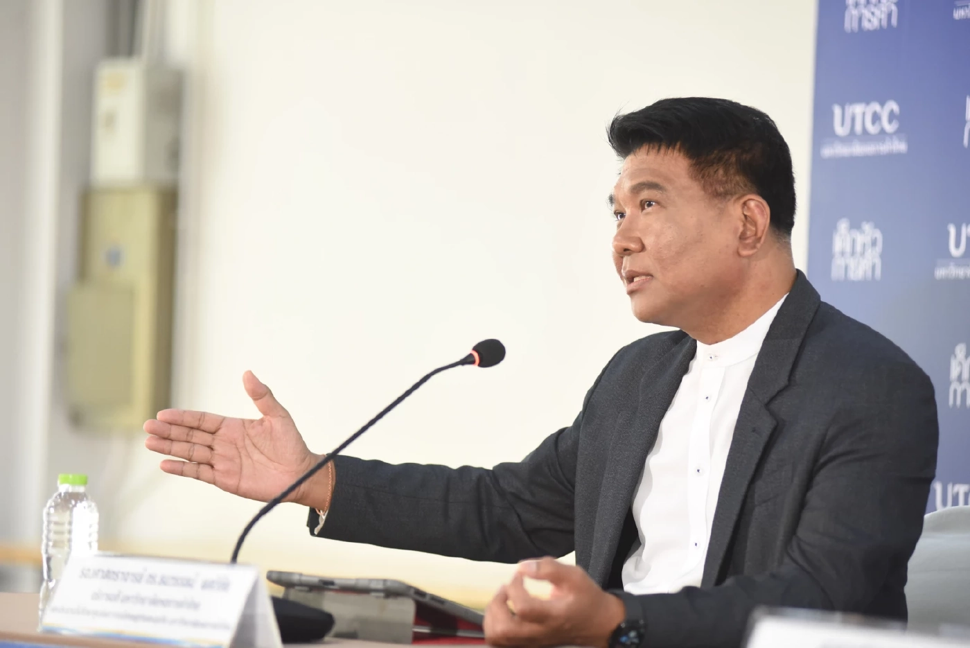 แรงงานไทยแบกหนี้ท่วม 4.3 แสนบาท/ครัวเรือน กังวลปรับค่าแรง