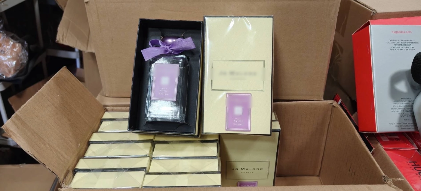 ไล่บี้ "จีนเทา" บุกค้น 5 โกดัง ยึด "เครื่องสำอาง-น้ำหอมแบรนด์ดังปลอม"