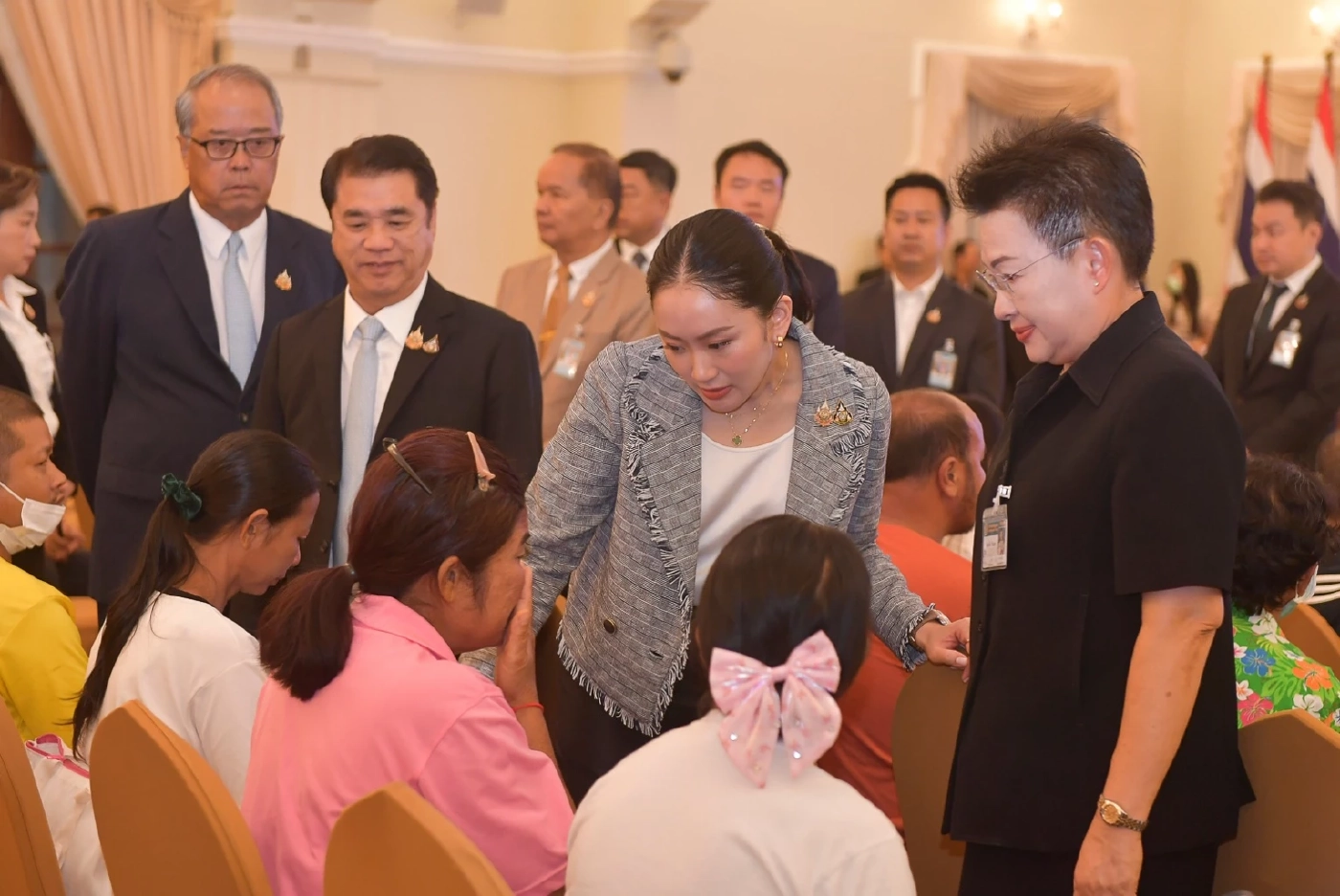 นายกฯ มอบเงินช่วยผู้ประสบภัยแผ่นดินไหวล็อตแรก 32 ราย 9.6 ล้าน