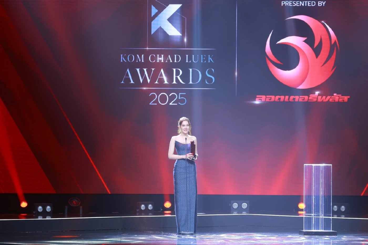 เดียร์น่า ฟลีโป รางวัลแต่งกาย ส่งเสริมอัตลักษณ์ไทย