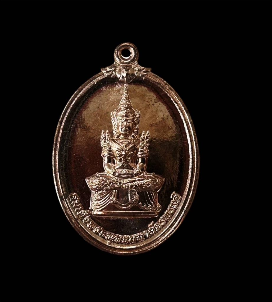 "แม่ทัพภาค 2" ค้างคืนฐานช่องบก พร้อมปลุกขวัญกำลังใจทหาร มอบ "หลวงปู่ทวด-เหรียญหลวงพ่อใหญ่โชคดี"