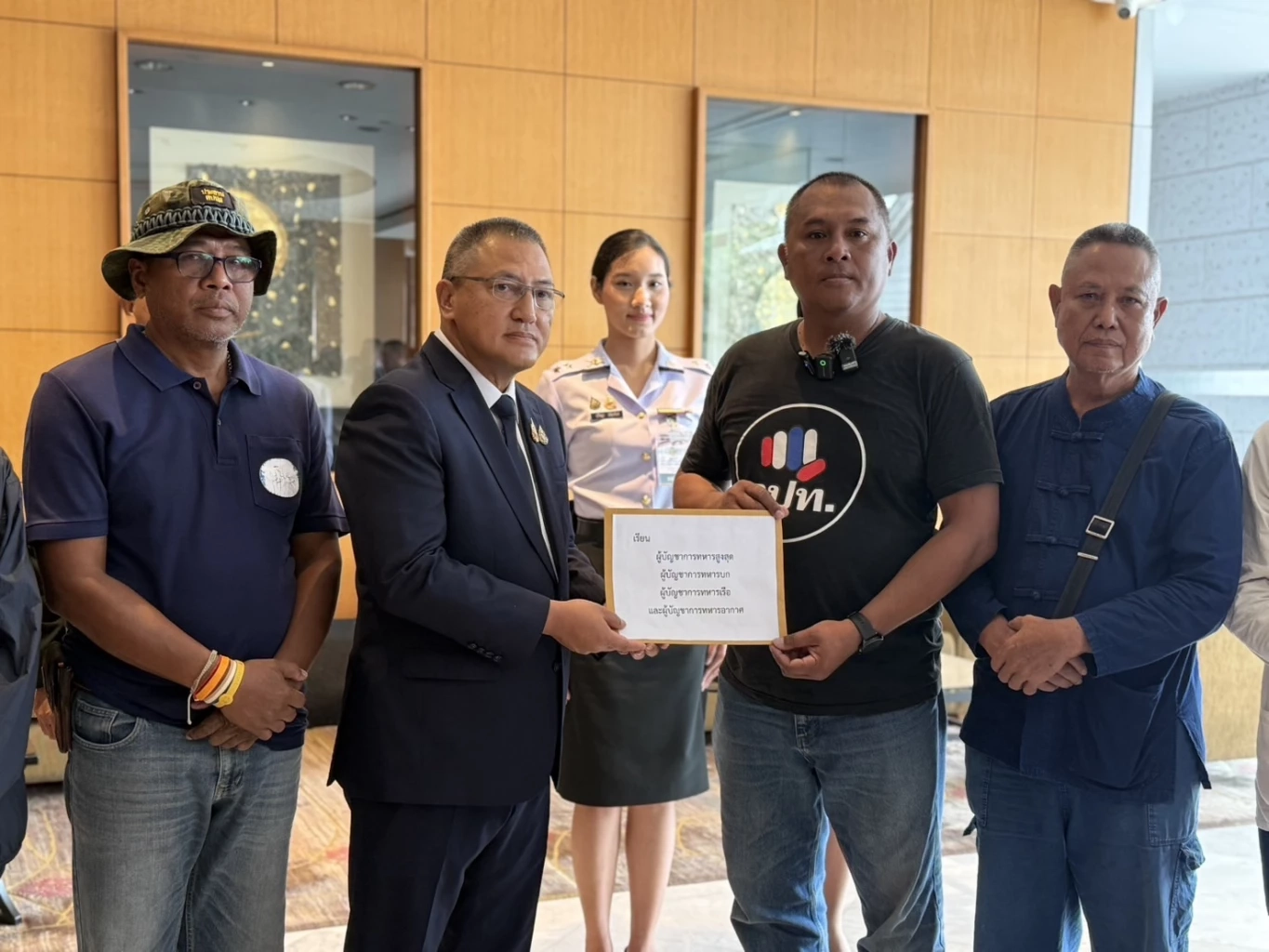 "ม็อบ คปท." บุกประชิด ที่ประชุม GBC ลั่นผลเจรจา "พื้นที่ทับซ้อน ไทย-กัมพูชา" เสียเปรียบ "ภูมิธรรม" เตรียมตัวไว้เลย