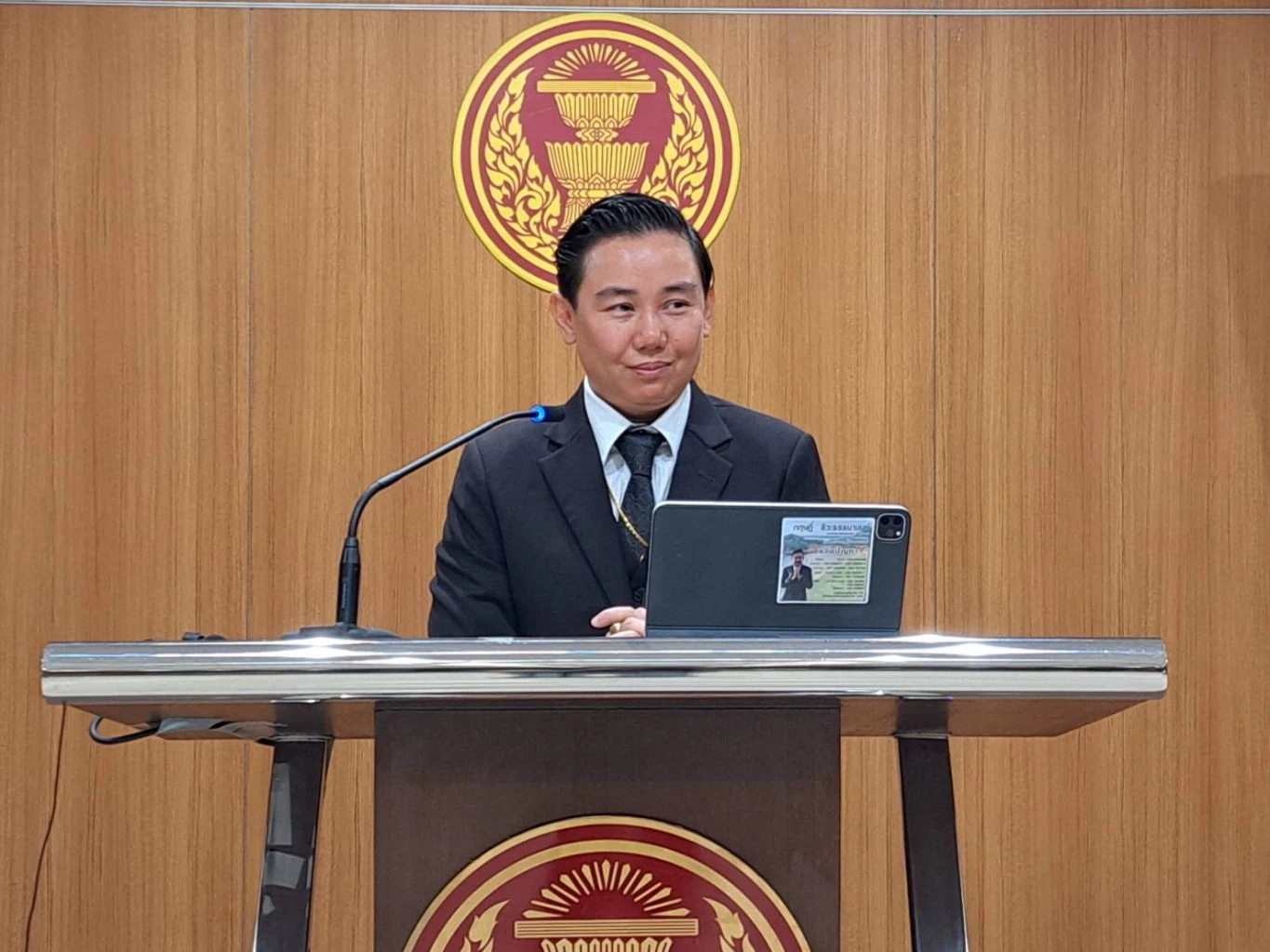 "พรรคประชาชน" ประกาศดอง "งูเห่า" ไม่ขับ "สส.กฤษฎิ์" พ้นปชน.