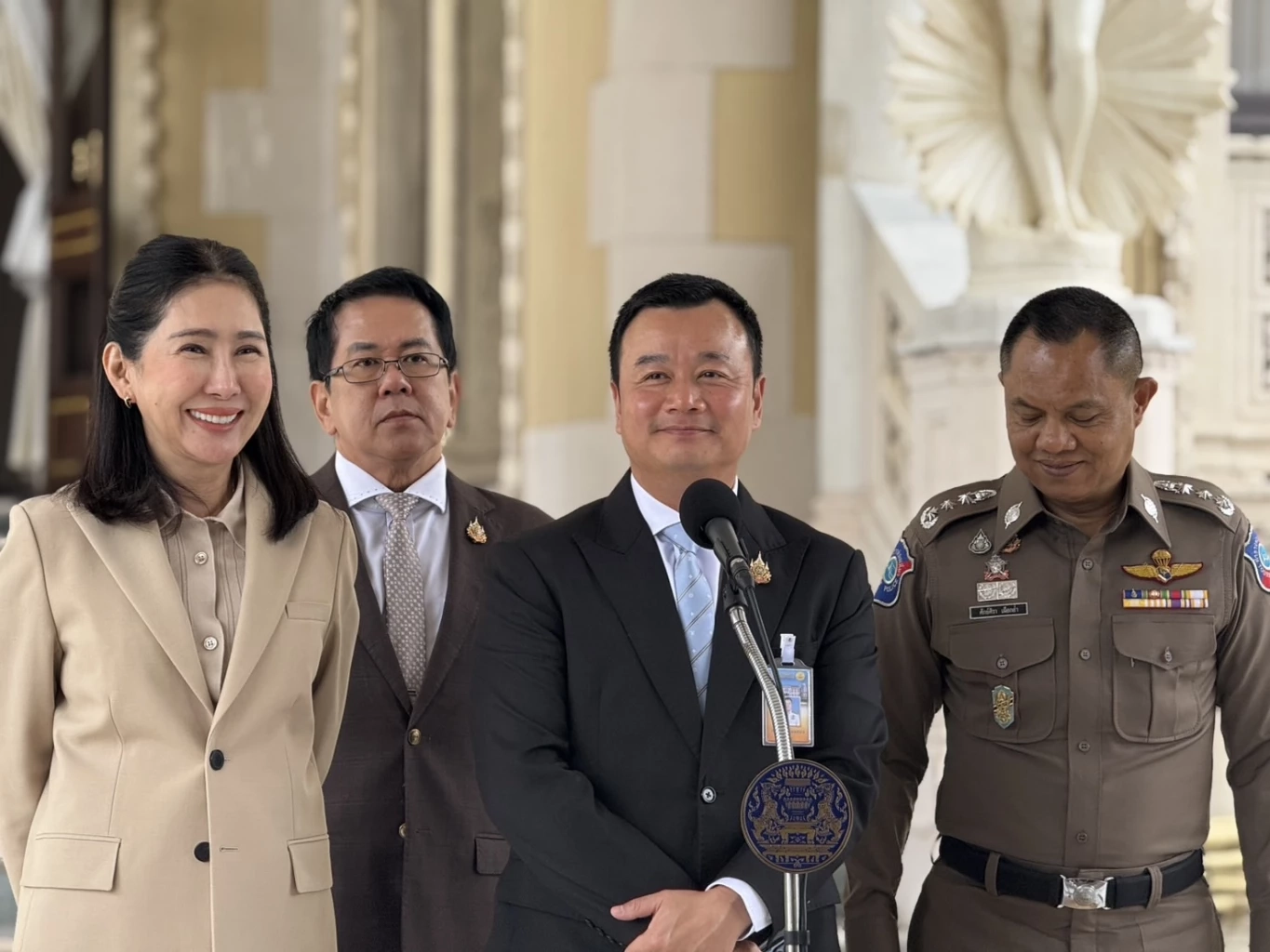 นายสรวงศ์ เทียนทอง รัฐมนตรีว่าการกระทรวงการท่องเที่ยวและกีฬา