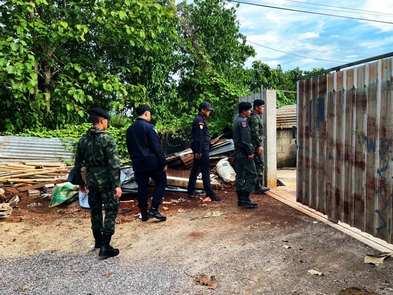 สแกนชายแดน! "ฉก.ลาดหญ้า-ปกครอง" สำรวจพื้นที่ปิดช่องทางธรรมชาติ ป้องกันขนสิ่งผิดกฎหมาย