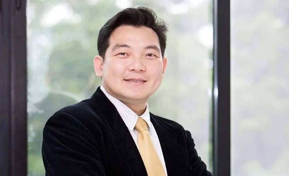  ศ.ดร.อาณัติ ลีมัคเดช ผู้อำนวยการโครงการปริญญาโททางการเงิน และอาจารย์ประจำคณะพาณิชยศาสตร์และการบัญชี มหาวิทยาลัยธรรมศาสตร์ (มธ.)