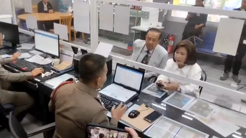 2 พิธีกรดัง แจ้งเอาผิด ผู้ว่า สตง.และอดีตผู้ว่า สตง.ปมตึกถล่ม