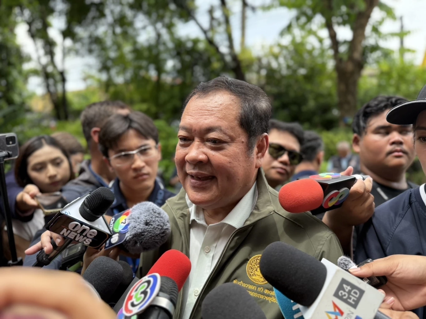 "ทวี" ลั่น สังคมมีสิทธิ์กังขา ปม "ทักษิณ" ป่วยรักษาตัวชั้น 14