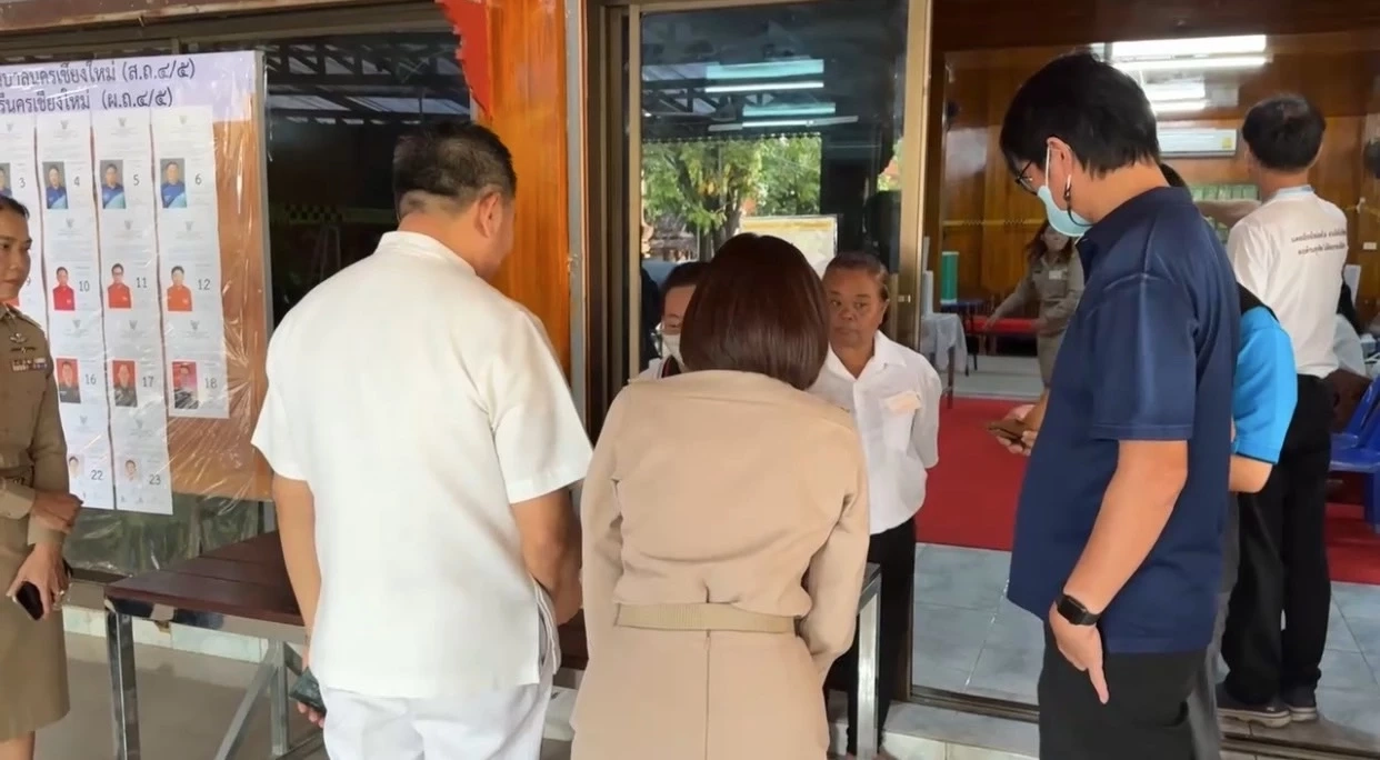 เชียงใหม่ เลือกตั้งเทศบาลคึกคัก ชาวบ้านออกมาทำบุญ พร้อมเข้าคูหา