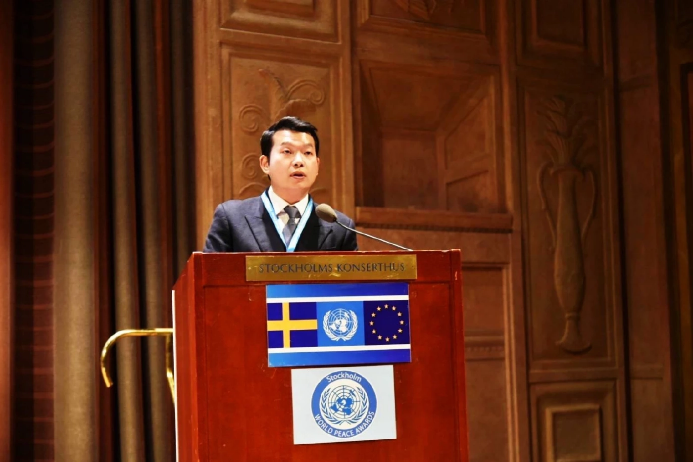 "ดร.ธิติวัฐ" รับรางวัล "สันติภาพโลก" มีบทบาทส่งเสริม คุณภาพชีวิตชาวไทย-ต่างชาติ