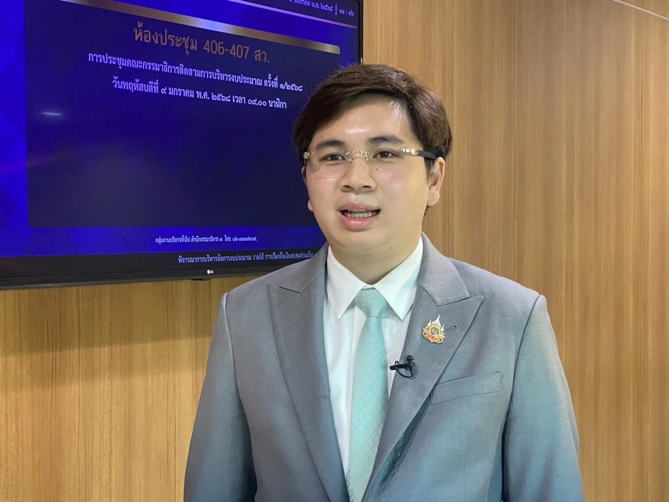 นายนัทธพลพงศ์ จิวัจฉรานุกูล รองกรรมการผู้จัดการ บริษัท รุ่งศิลป์การพิมพ์ (1977) จำกัด (โรงพิมพ์รุ่งศิลป์) 