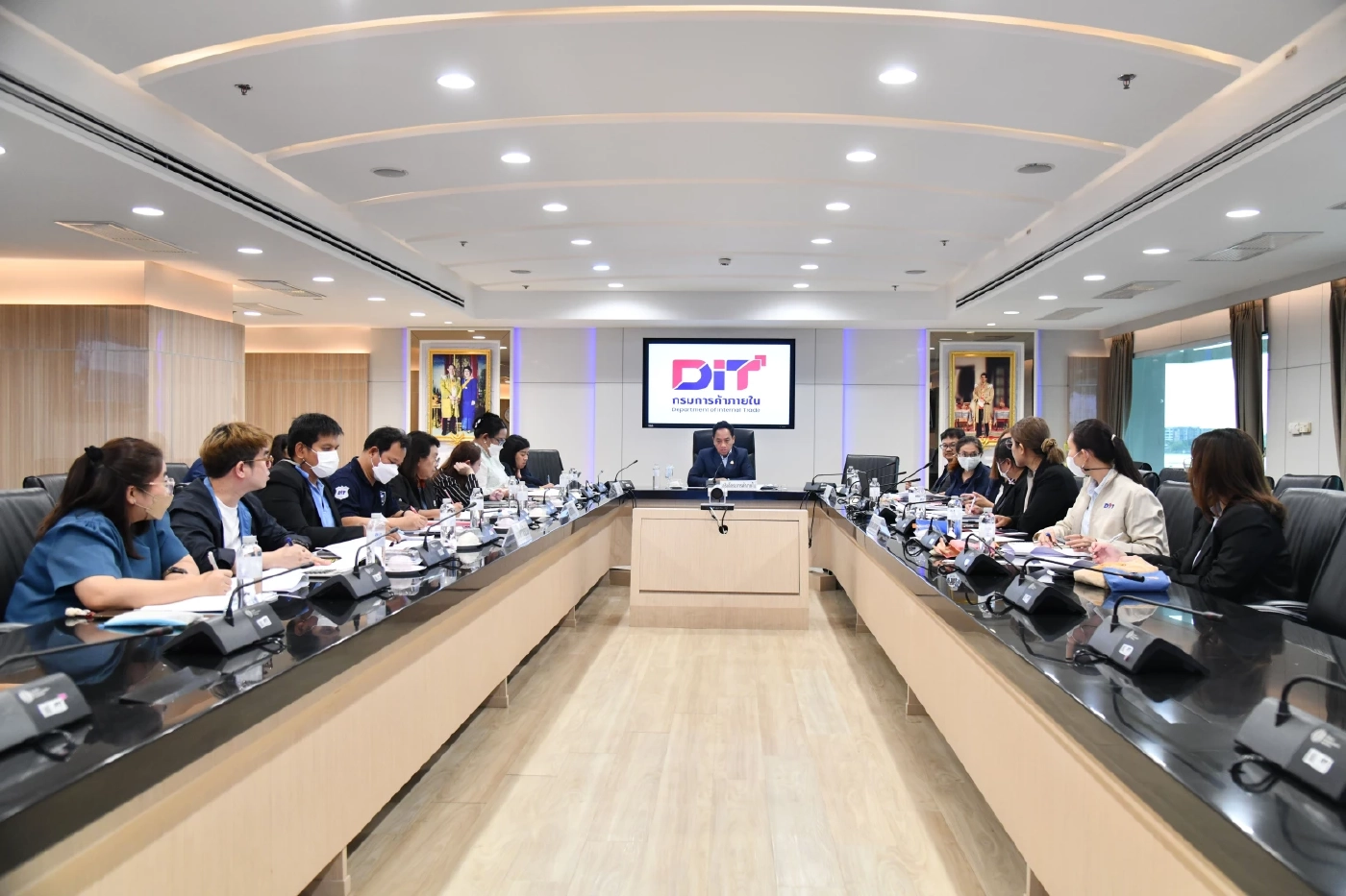 พาณิชย์สั่งตรึงราคารับซื้อปาล์มน้ำมัน 5 บาท/กก. อุ้มเกษตรกร