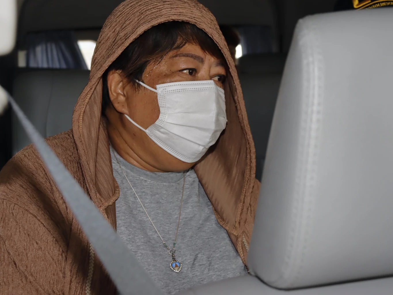 นางพชรพร หรือ หมอเตย 