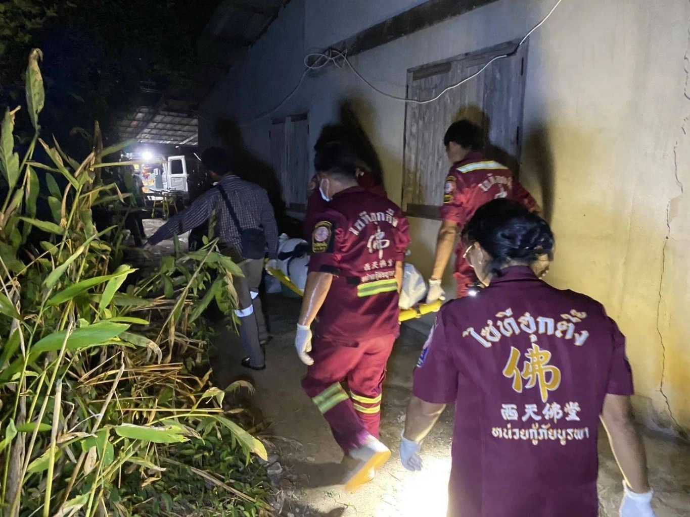 สลด ป้าวัย 65 ปี จะไปเก็บส้มแผ่น เดินตกบ่อเกรอะเสียชีวิต