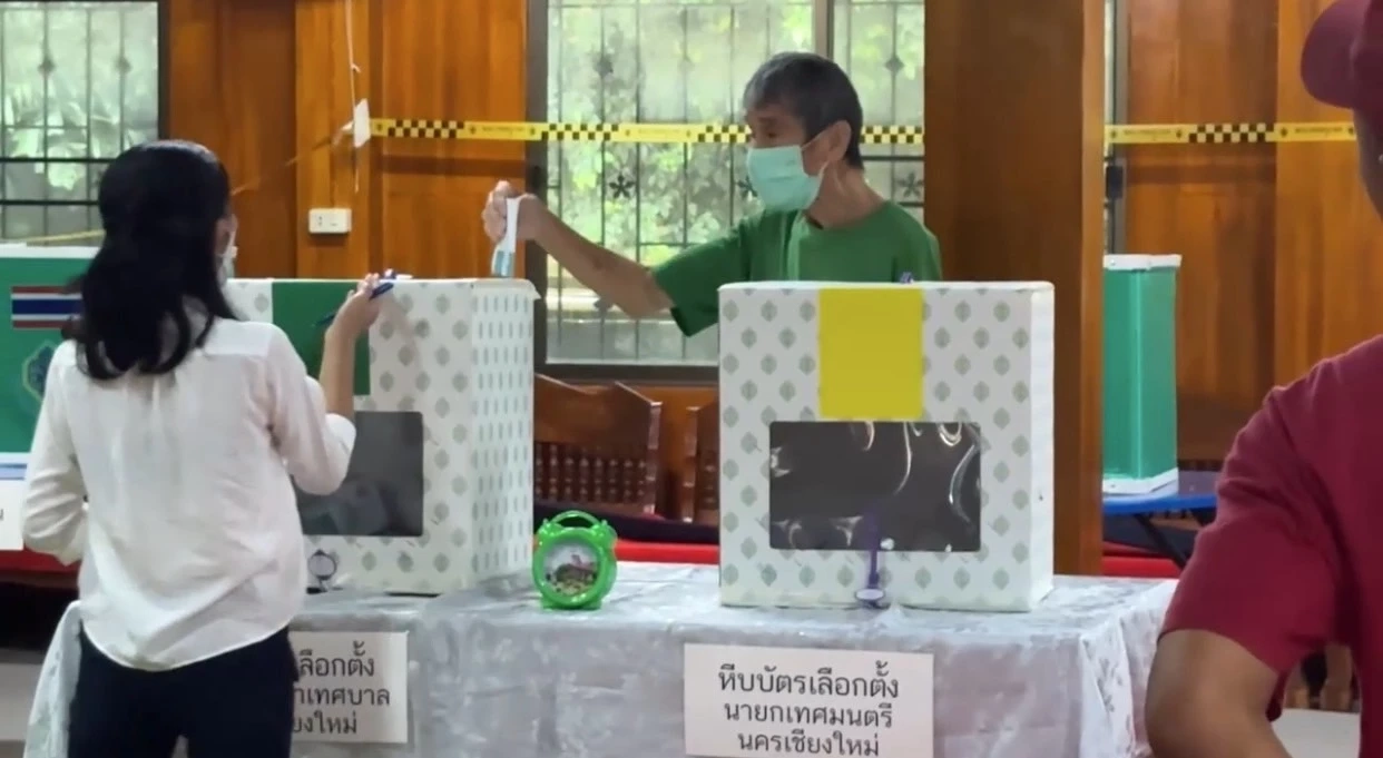 เชียงใหม่ เลือกตั้งเทศบาลคึกคัก ชาวบ้านออกมาทำบุญ พร้อมเข้าคูหา