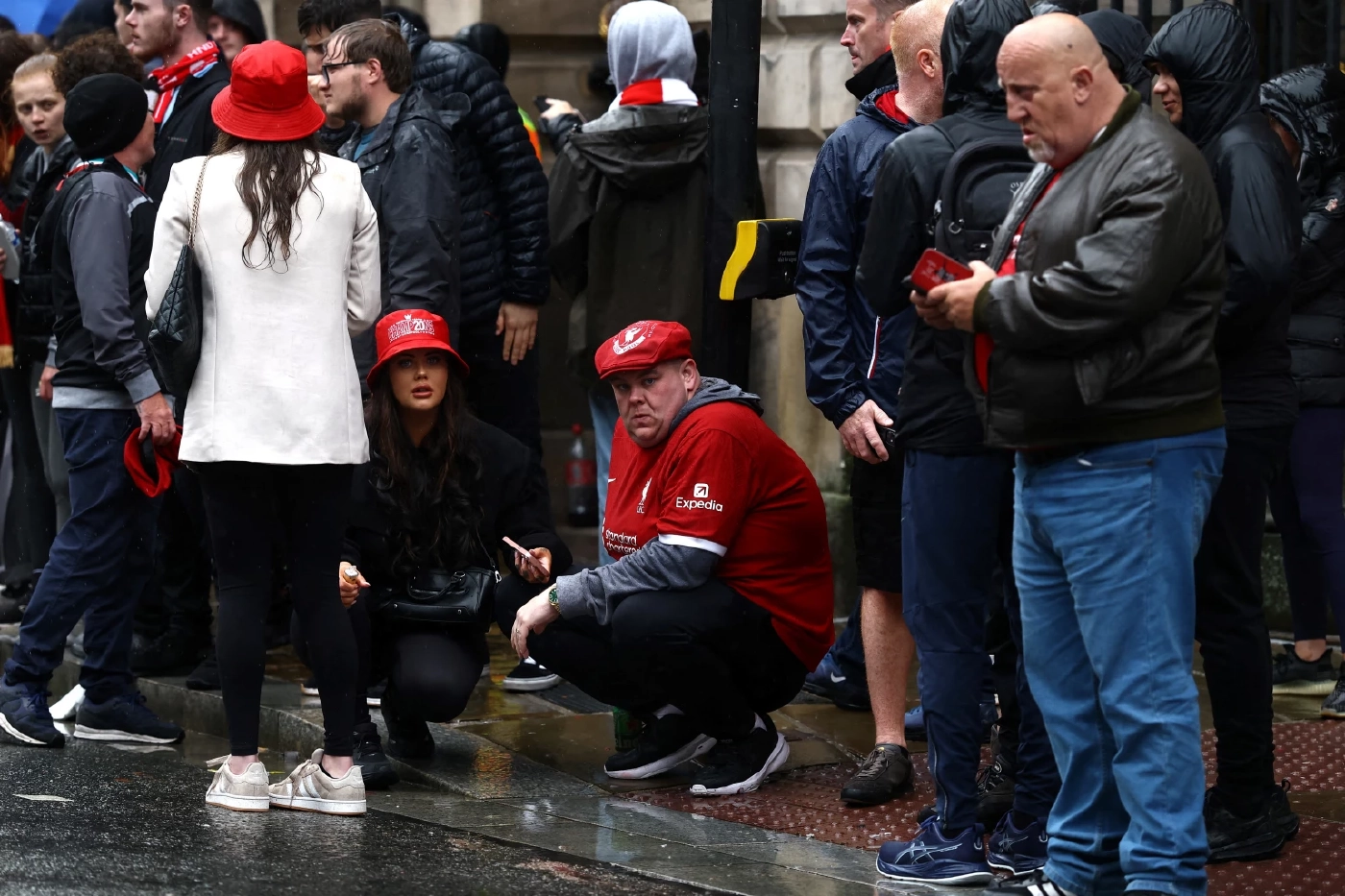 รถพุ่งชนแฟนบอล "ลิเวอร์พูล" ในงานฉลองแชมป์ เจ็บเกือบ 50