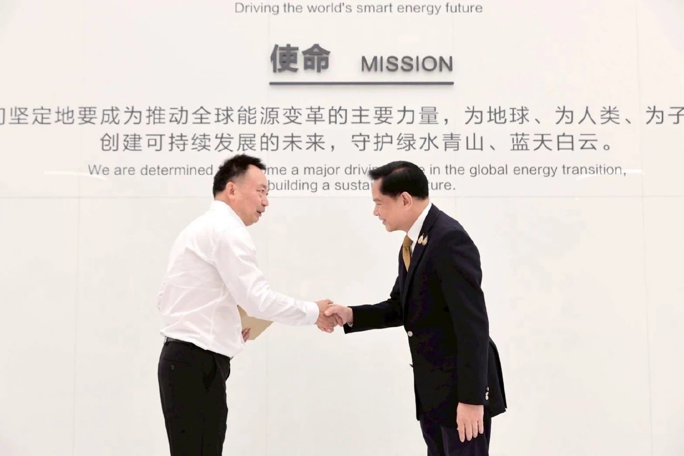 "พีระพันธุ์" เยือน "จีน" ขยายความร่วมมือ "โซลาร์เซลล์ราคาถูก เพื่อประชาชน"