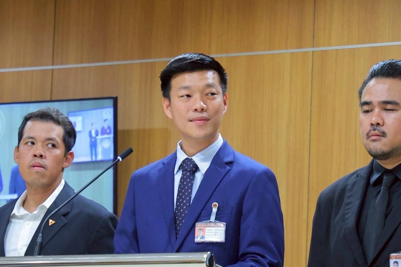 นายณัฐพงศ์ เรืองปัญญาวุฒิ หัวหน้าพรรคประชาชน