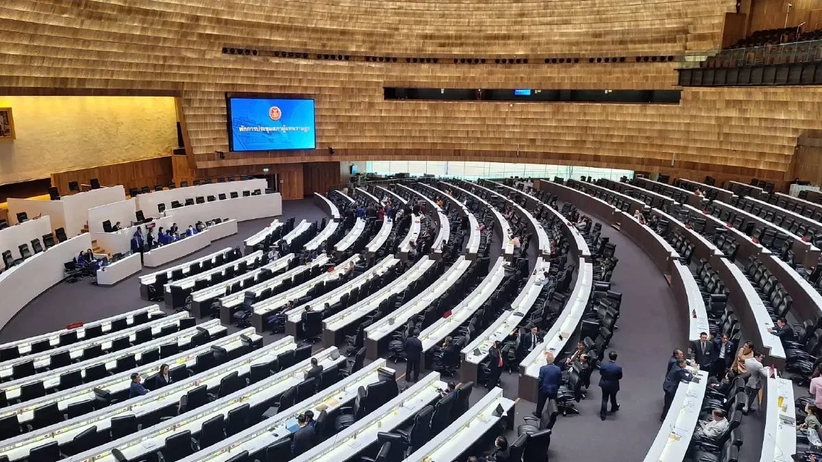 "สิงคโปร์โมเดล" ดันคอมเพล็กซ์ฯ "กาสิโน วัดพลัง "แดง-น้ำเงิน"