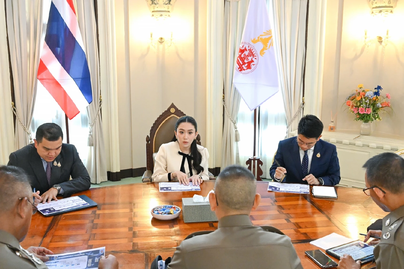 แพทองธาร ชินวัตร นายกรัฐมนตรี หารือ กับ พล.ต.อ.กิตติ์รัฐ พันธุ์เพ็ชร์ ผบ.ตร. 