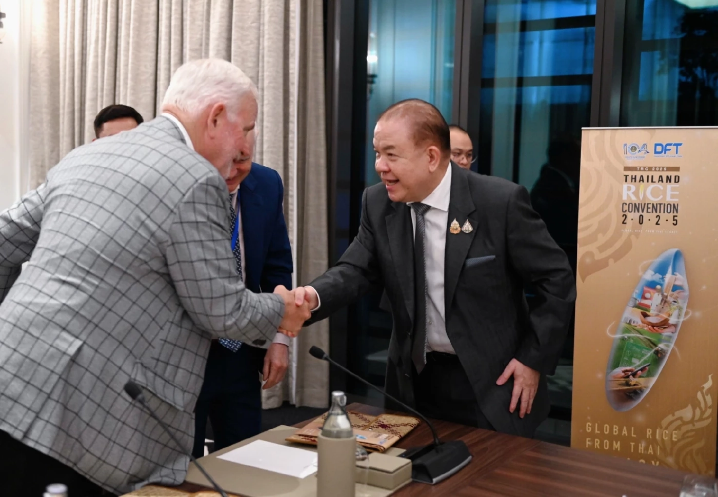 พาณิชย์เร่งเครื่องส่งออกข้าวไทยปิดดีลขายข้าว 5 แสนตัน