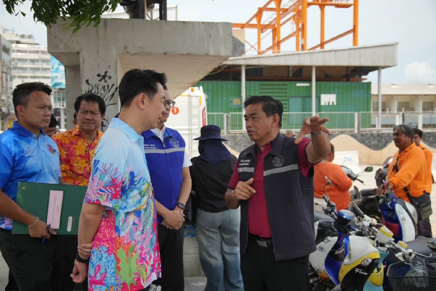 นายกเบียร์ จัดรถสุขาติดแอร์บริการฟรี จุดแรกวอล์คกิ้ง สตรีท พัทยา