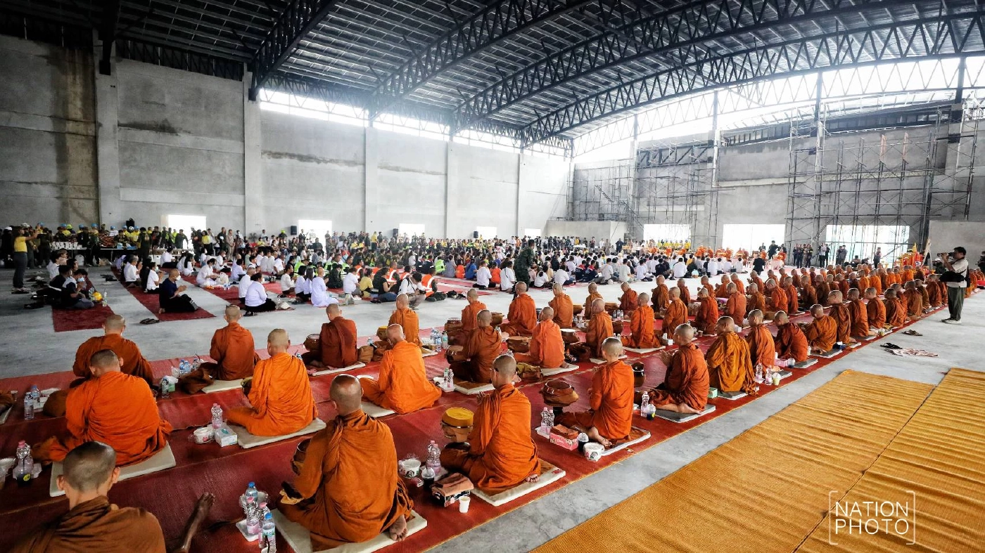 นิมนต์พระ 109 รูป ทำบุญตักบาตรอุทิศให้ผู้เสียชีวิต ตึก สตง.ถล่ม