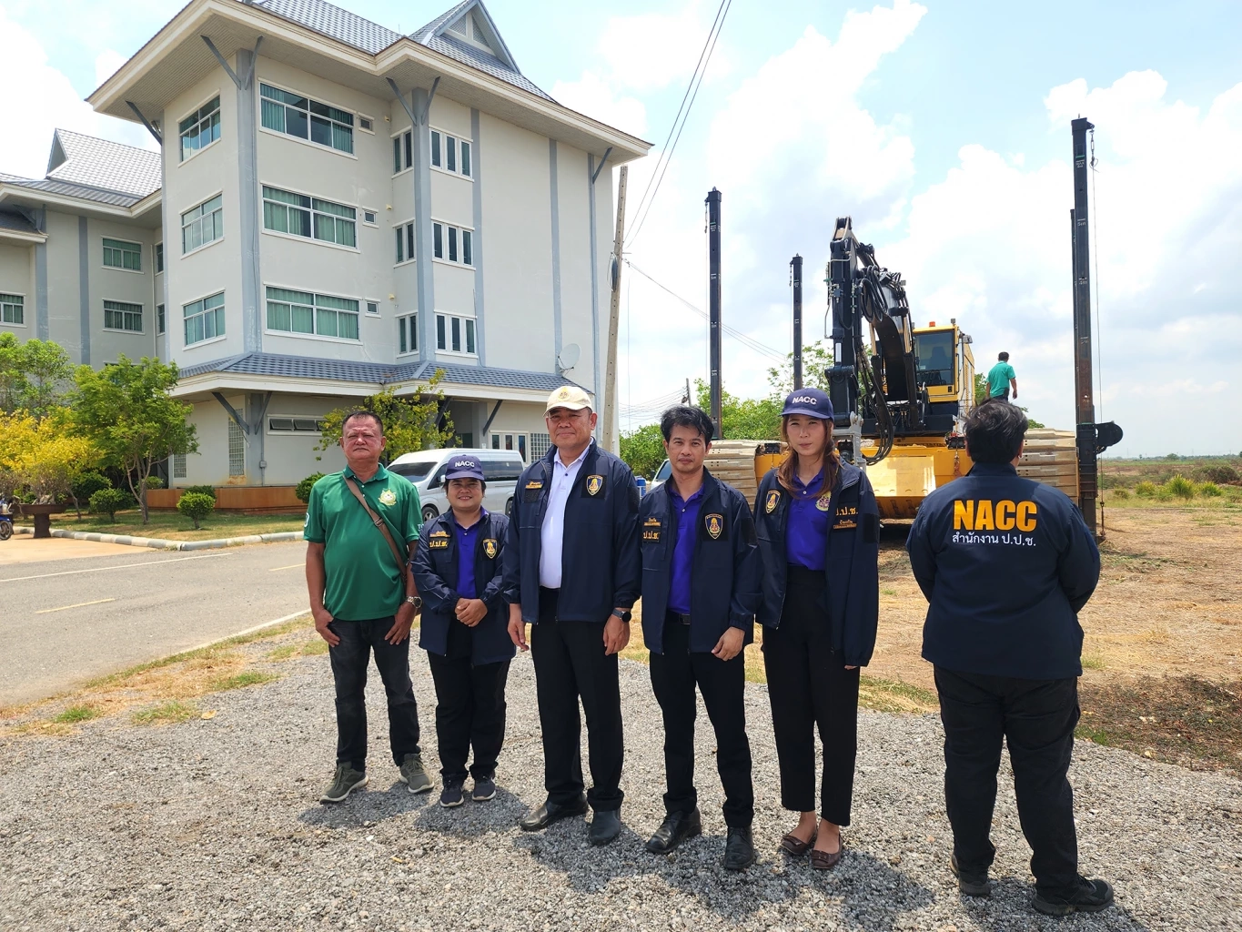"ป.ป.ช.พิจิตร-ป.ป.ท.เขต 6" รุมตรวจ  "เรือดูดโคลนสะเทิ้นน้ำสะเทิ้นบก" จอดทิ้ง 2 ปี