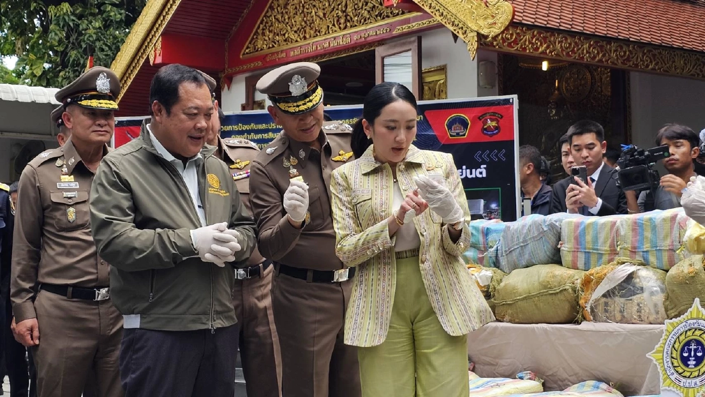 นายกฯ ให้กำลังใจ ตำรวจ ภ.1 จับยาบ้าล็อตใหญ่ 8.7 ล.เม็ด ไอซ์เกือบตัน