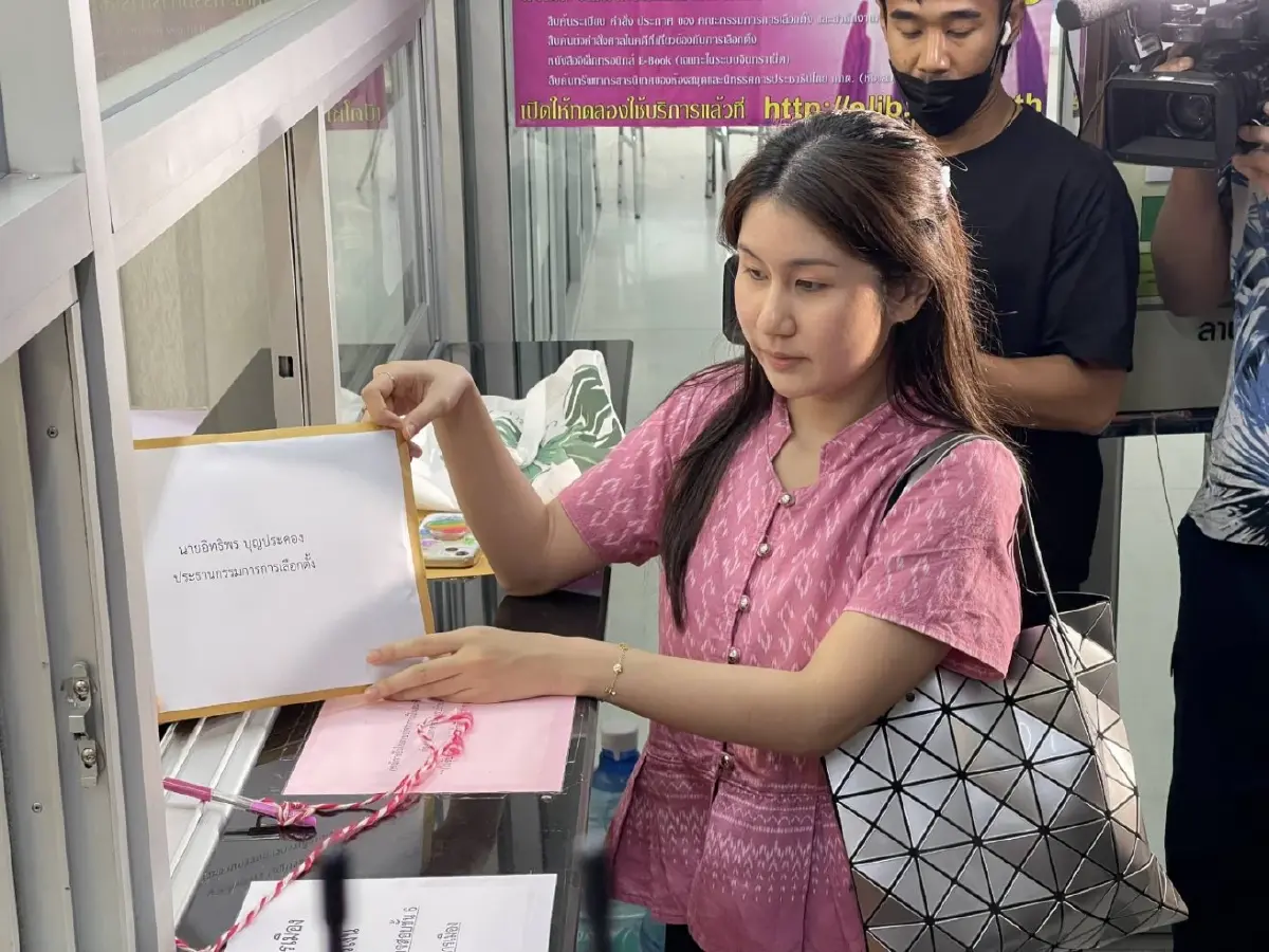 "ณฐพร" ส่งทีมทนาย ร้อง "กกต." ส่งศาลรธน. สั่ง 138 สว. หยุดปฎิบัติหน้าที่