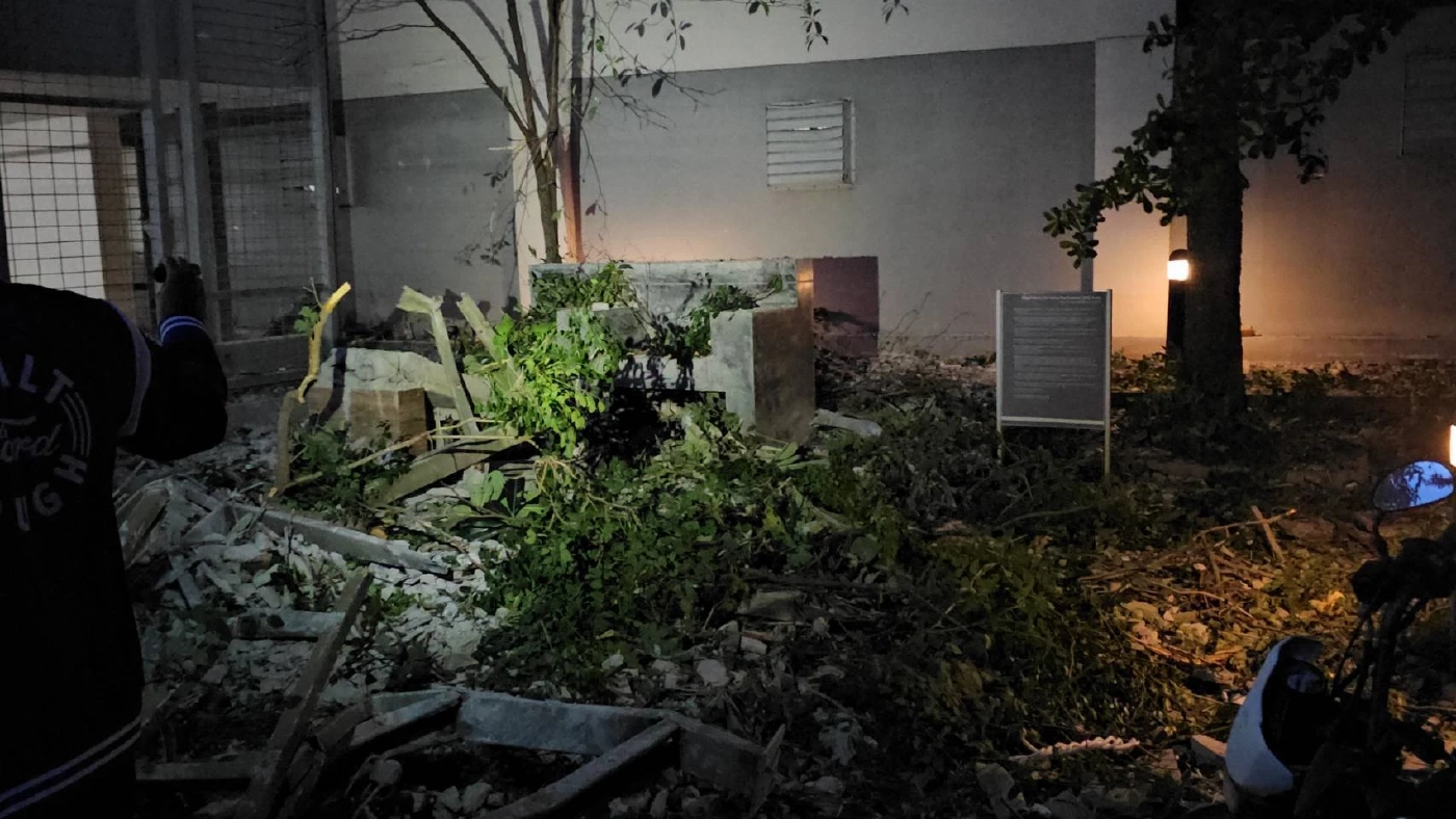 ระทึกเมืองพัทยา! “ชิมเพลทปูน” คอนโดหรูหล่น มีคนเจ็บ-รถเสียหาย