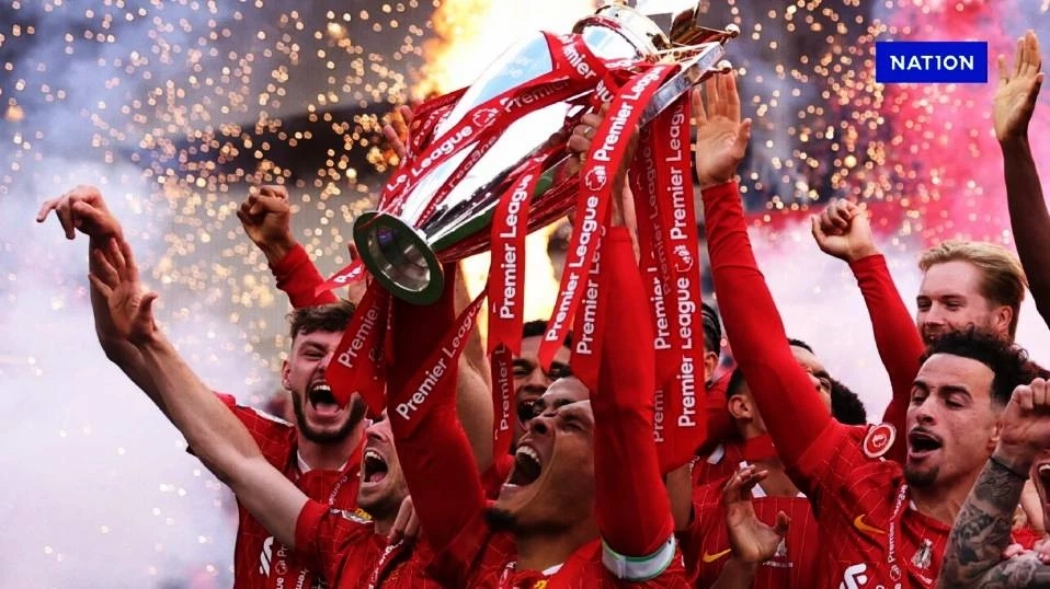 เปิดคลิป! ชายขับรถพุ่งชนกลุ่มแฟนบอล "ลิเวอร์พูล" กลางขบวนพาเหรดฉลอง "แชมป์พรีเมียร์ลีก "