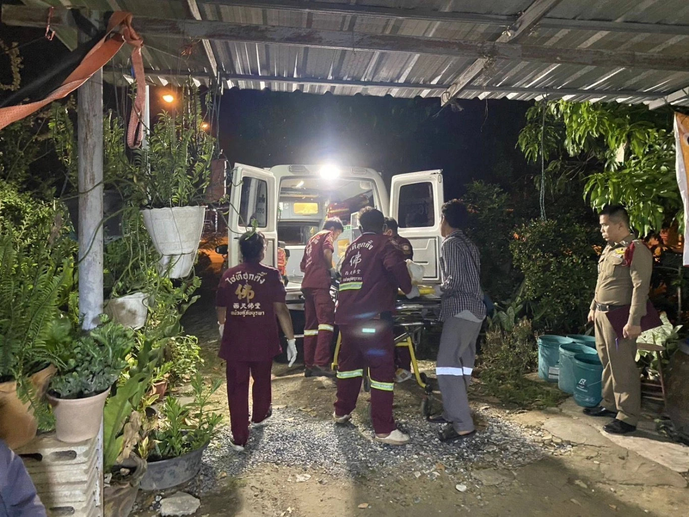 สลด ป้าวัย 65 ปี จะไปเก็บส้มแผ่น เดินตกบ่อเกรอะเสียชีวิต