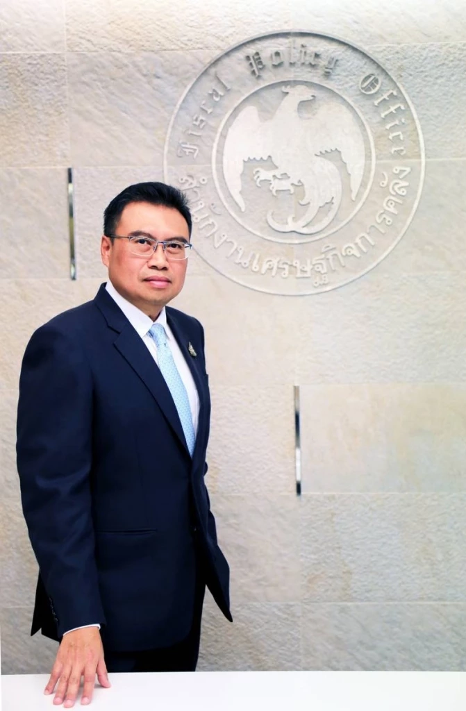 นายพรชัย ฐีระเวช ผู้อำนวยการสำนักงานเศรษฐกิจการคลัง (สศค.)
