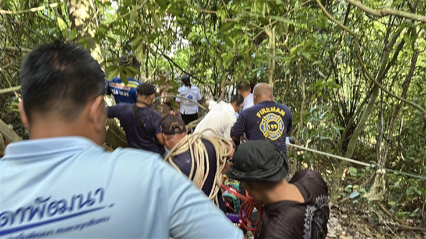 ระทึก! นักท่องเที่ยว พลัดตกเขาเล่ หมดสติต่อหน้าแฟนสาว