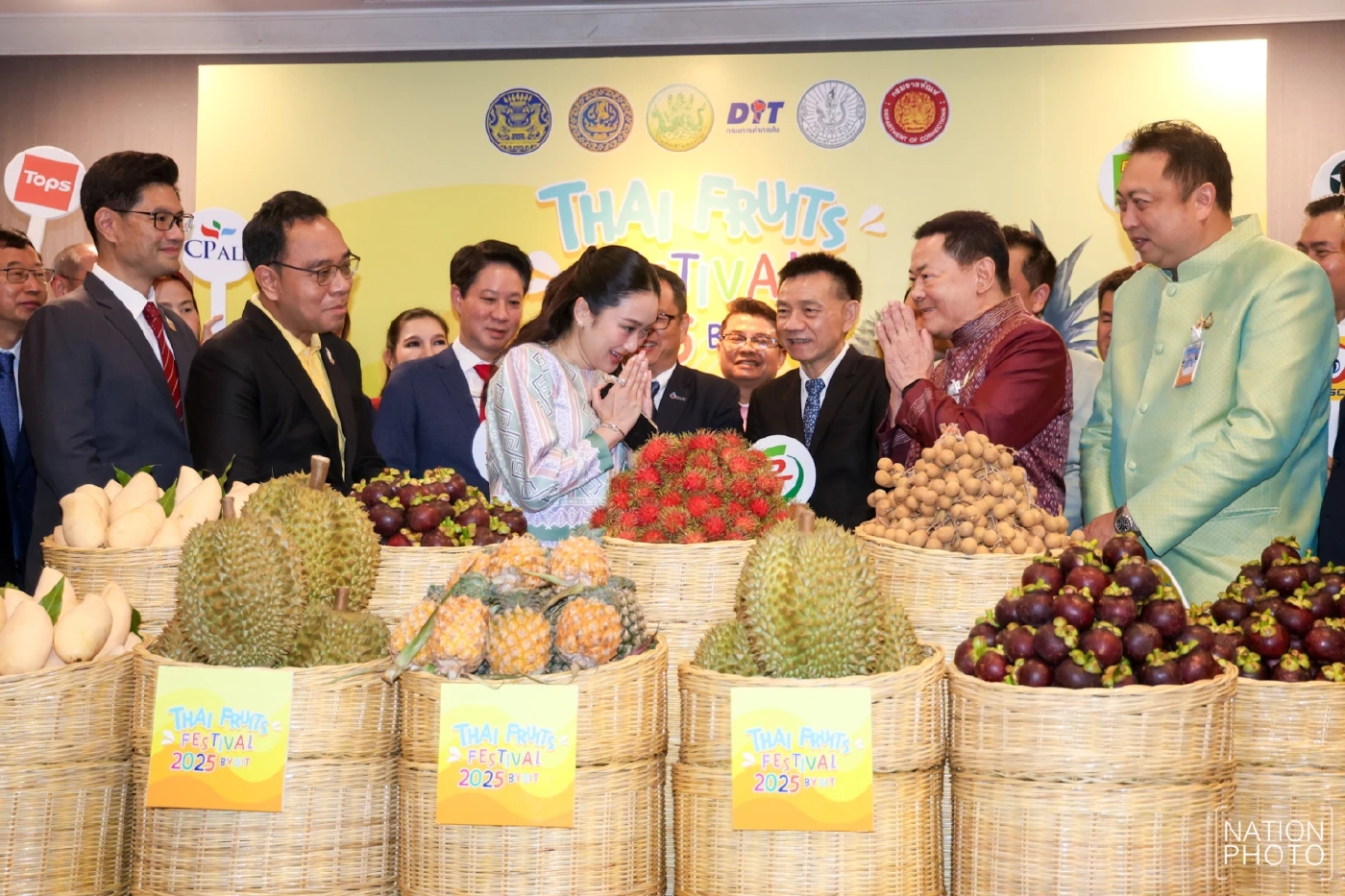 นายกฯ-นฤมล พบผู้ประกอบการรับซื้อผลไม้ ย้ำคุมเข้มมาตรฐานผลผลิต