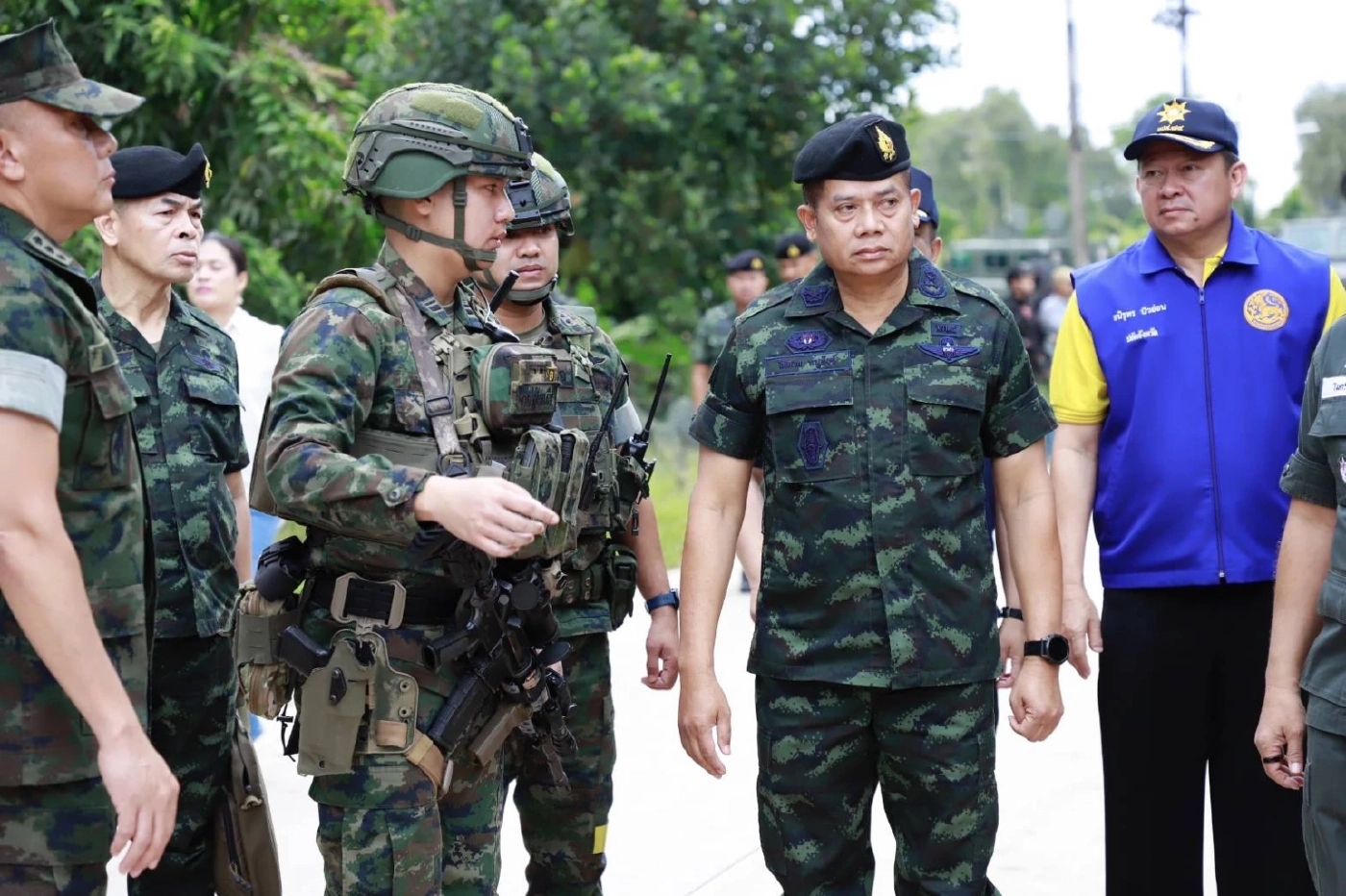 มทภ.4 รุดเยี่ยมครอบครัวเหยื่อเหตุกราดยิงนราธิวาส-ประณามคนร้าย